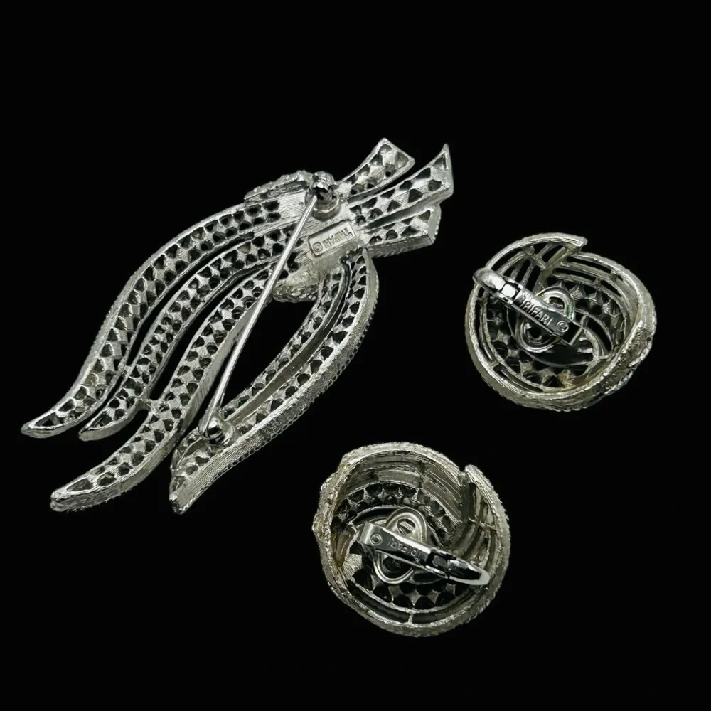 Vintage Trifari 1963 Cavalcade Montana Blue Brooch Earring Set